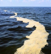 Разлив нефти в море