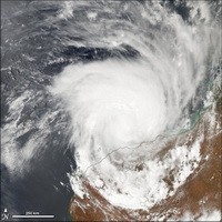 Обрушившийся на Австралию циклон