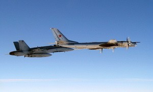 Канадский истребитель выпроваживает российский Ту-95 с воздушных границ Канады над Арктикой